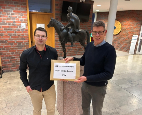 Matthias Ruhle Bürgermeisterkandidat mit Ralf Wübbeler - bei der Übergabe der Unterstützerstimmen