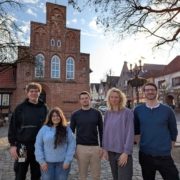 Bürgermeisterkanadidat Matthias Ruhle (mitte) mit Leandro Büttcher (von links), Marua Haji, Madlen Klapproth und Joshua Walther von der Partei Die Linke.