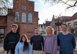 Bürgermeisterkanadidat Matthias Ruhle (mitte) mit Leandro Büttcher (von links), Marua Haji, Madlen Klapproth und Joshua Walther von der Partei Die Linke.